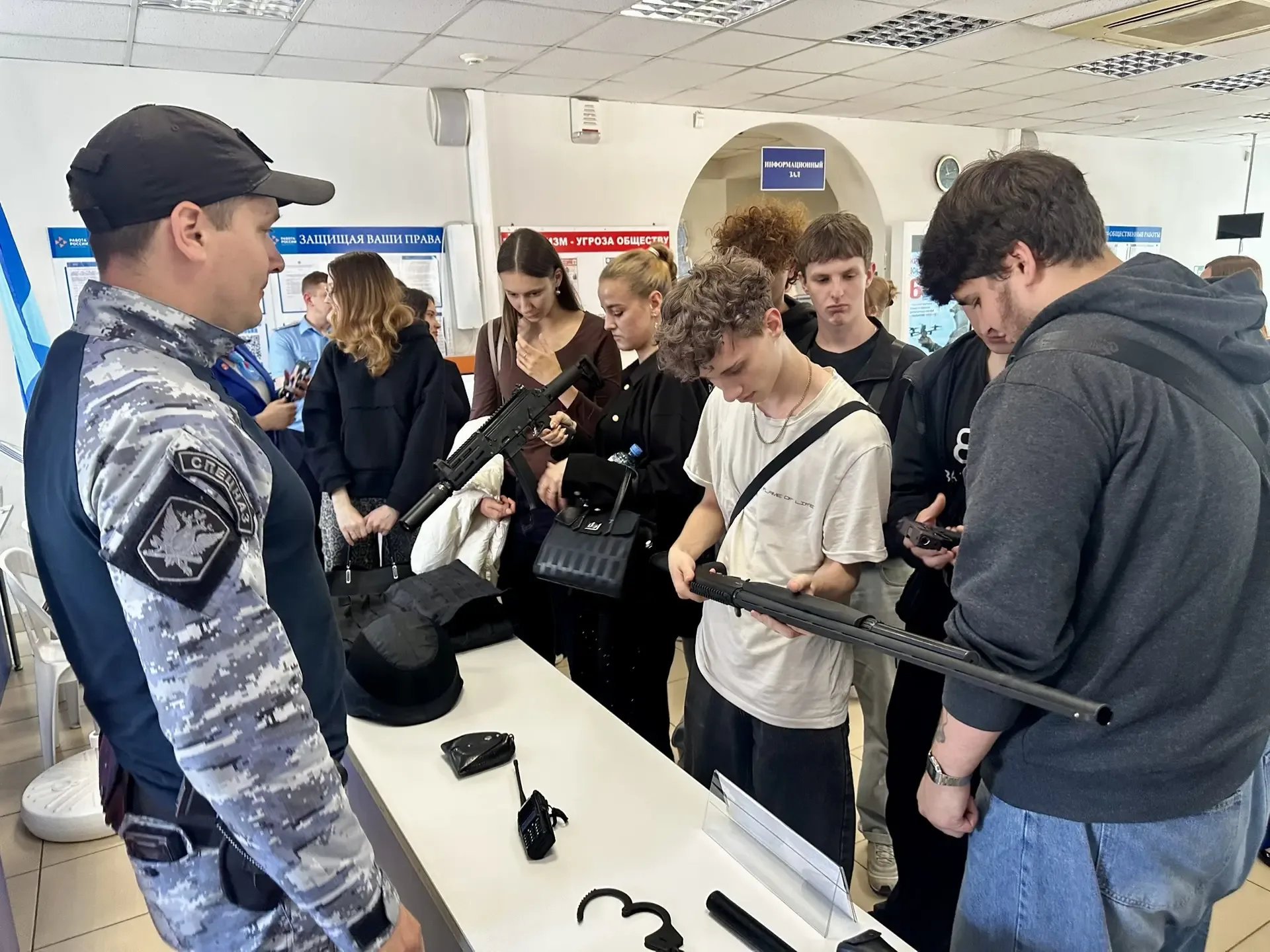 Судебные приставы Кубани провели профориентационную встречу со студентами-юристами в рамках ярмарки 