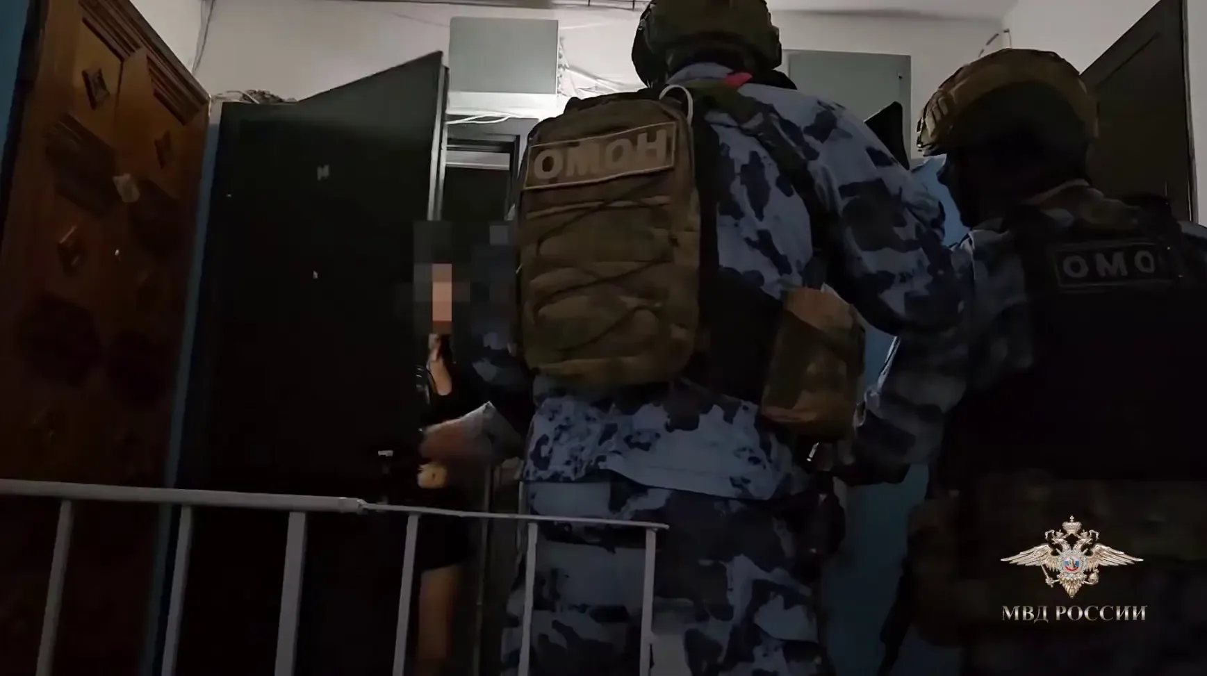 В Иваново суд жестко отправил за решётку троицу угонщиков дорогих иномарок 🔨  Трое местных в 2024 го