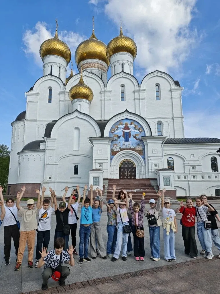 16 мая ученики 3"В" класса совершили незабываемое путешествие в один из самых красивых городов Золот