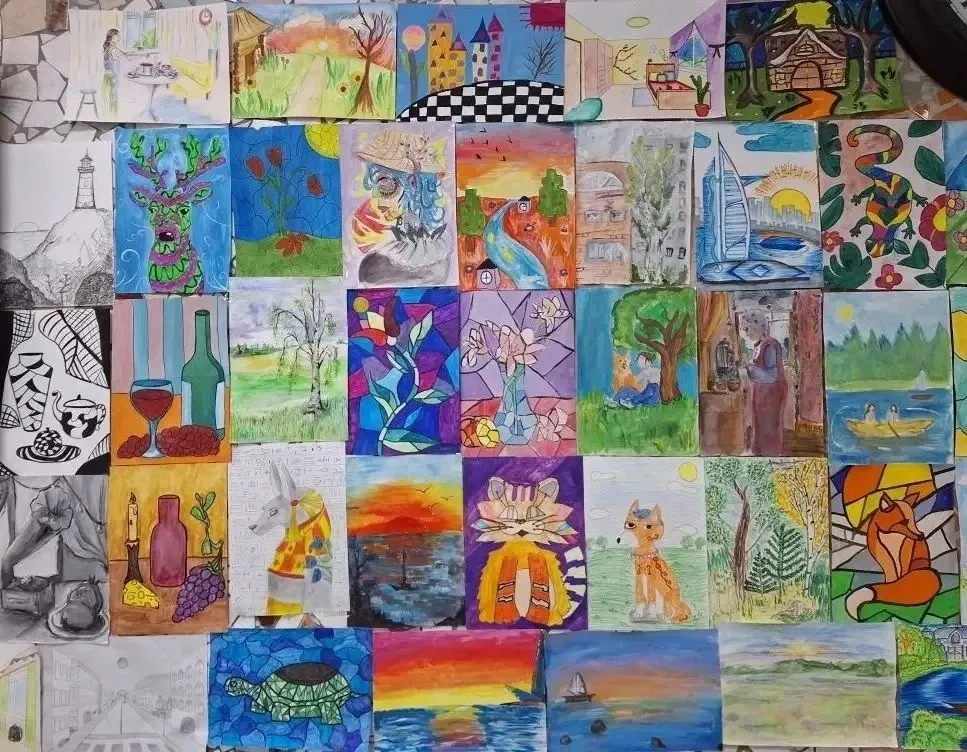 📌Выставка рисунков📌🌟  В холле корпуса на Яхтенной развернулась настоящая художественная галерея. Уче