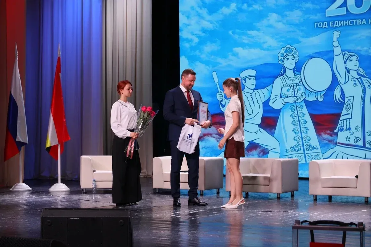 В рамках XV Молодёжного Форума «Молодежь и политика: едины - значит сильны» дипломами наградили приз