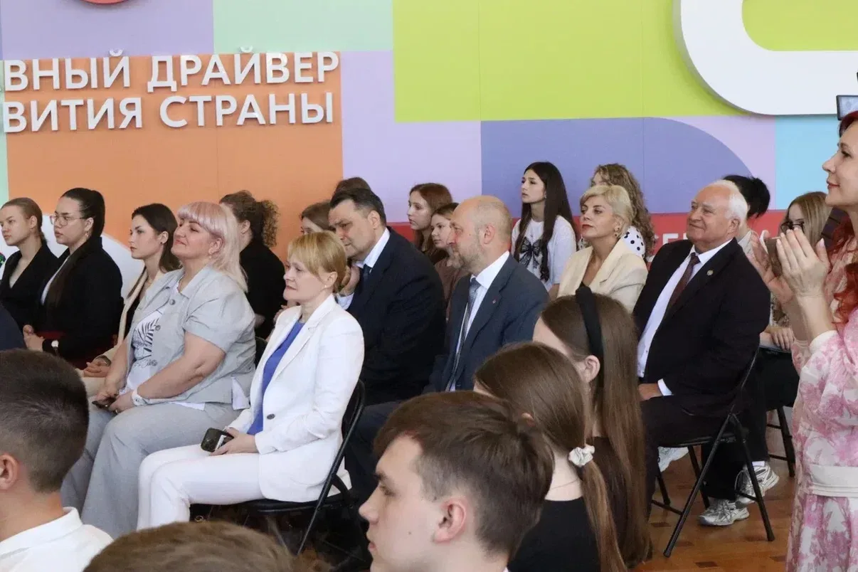 🌏 Площадка «Компас выборов: электоральная карта мира» - с гостями из 7 стран  🔹 В фойе «Звёздного за