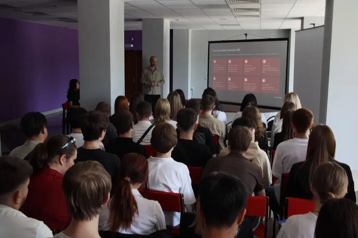 👨‍💻 Площадка «ИИ и выборы: цифровой имидж участников избирательного процесса»  🔸 Центр управления ре