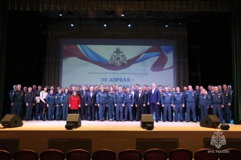 🔸Пожарных Наро-Фоминска поздравили с профессиональным праздником   В Наро-Фоминском пожарно-спасател