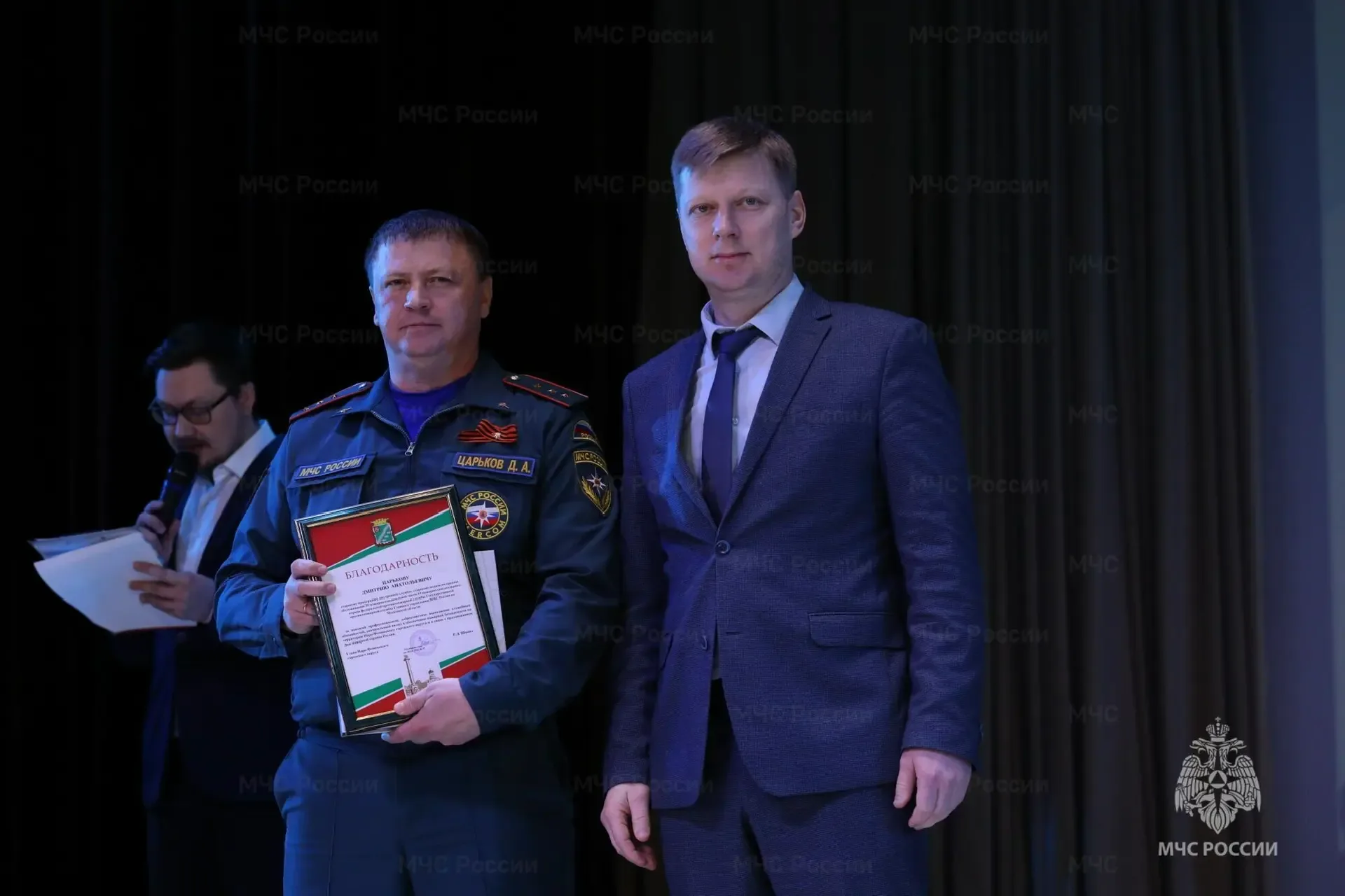 🔸Пожарных Наро-Фоминска поздравили с профессиональным праздником   В Наро-Фоминском пожарно-спасател