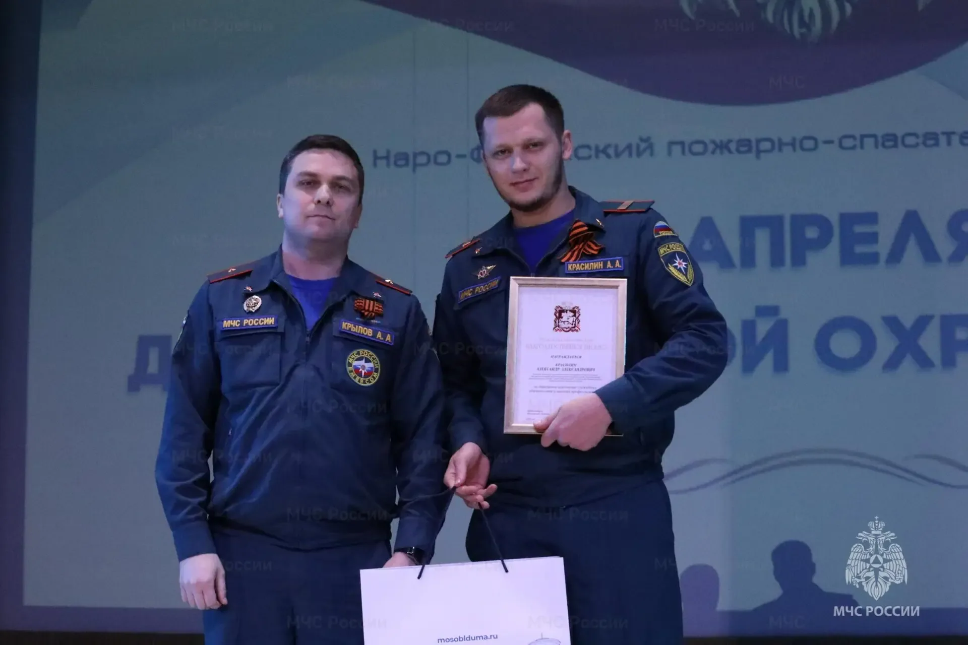🔸Пожарных Наро-Фоминска поздравили с профессиональным праздником   В Наро-Фоминском пожарно-спасател