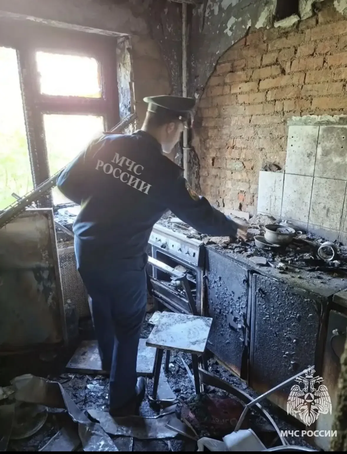 🚨Огнеборцы Подмосковья спасли трех человек на пожаре в Лобне  Сегодня в 5.02 утра поступило сообщени