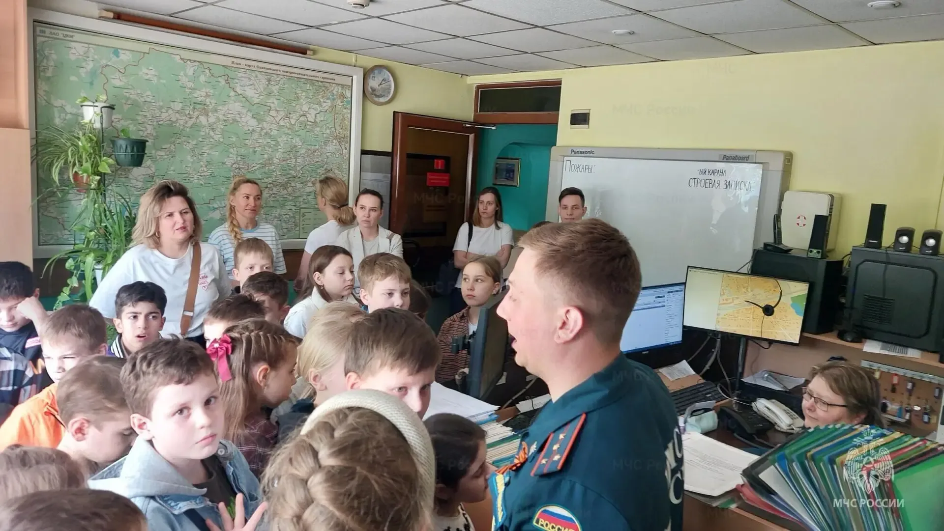 🚒 Одинцовские школьники узнали о работе огнеборцев изнутри  Воспитанники Одинцовской лингвистической