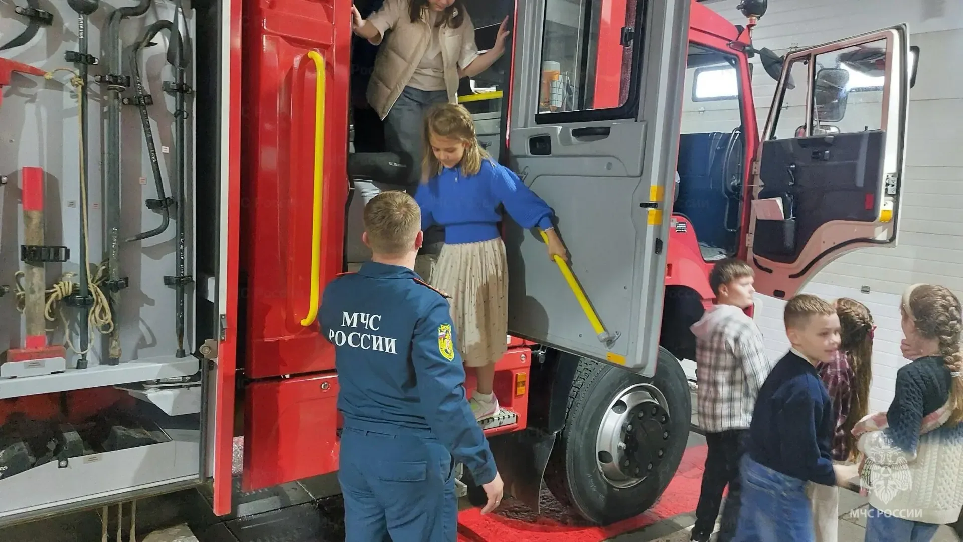 🚒 Одинцовские школьники узнали о работе огнеборцев изнутри  Воспитанники Одинцовской лингвистической