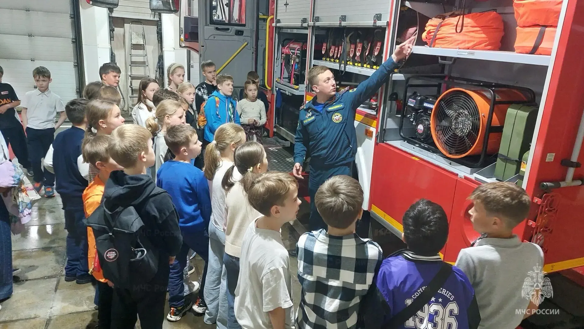 🚒 Одинцовские школьники узнали о работе огнеборцев изнутри  Воспитанники Одинцовской лингвистической