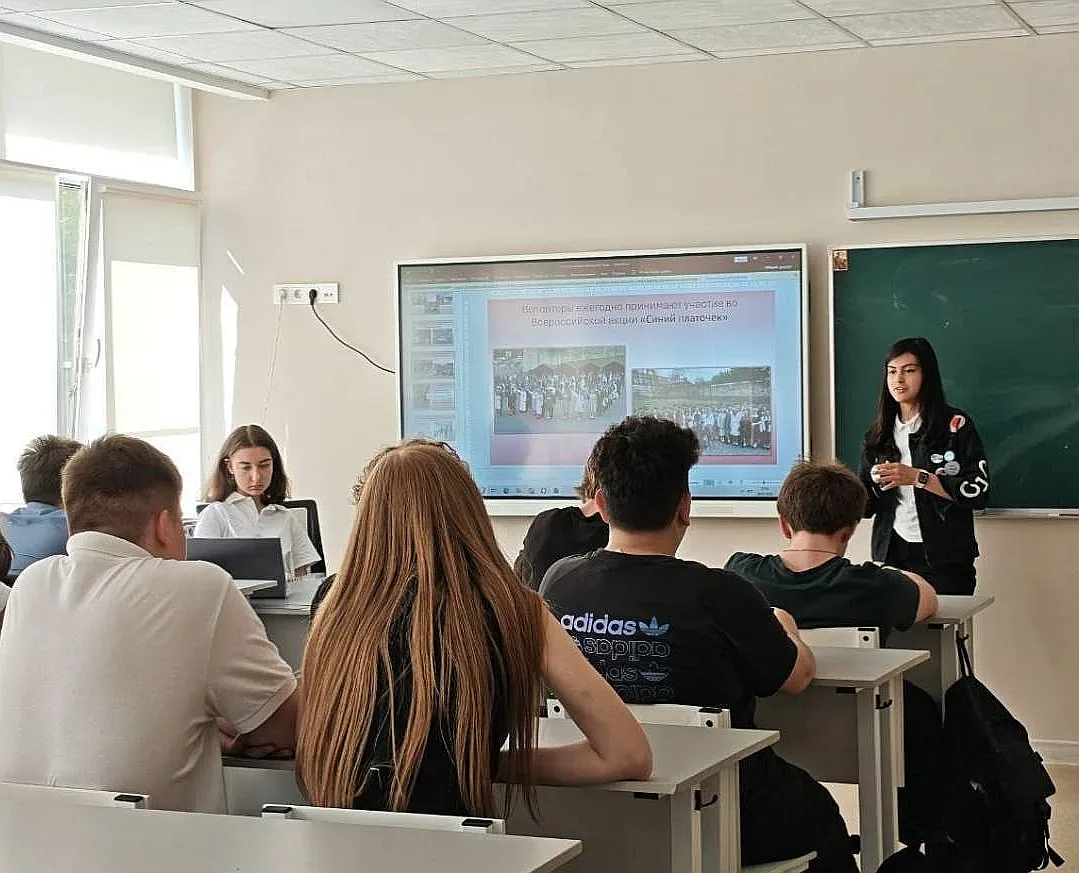 🌟Выпускники в гостях 🌟 🏫20 мая в гости к школьникам пришла наша выпускница, а ныне - студентка 2 кур