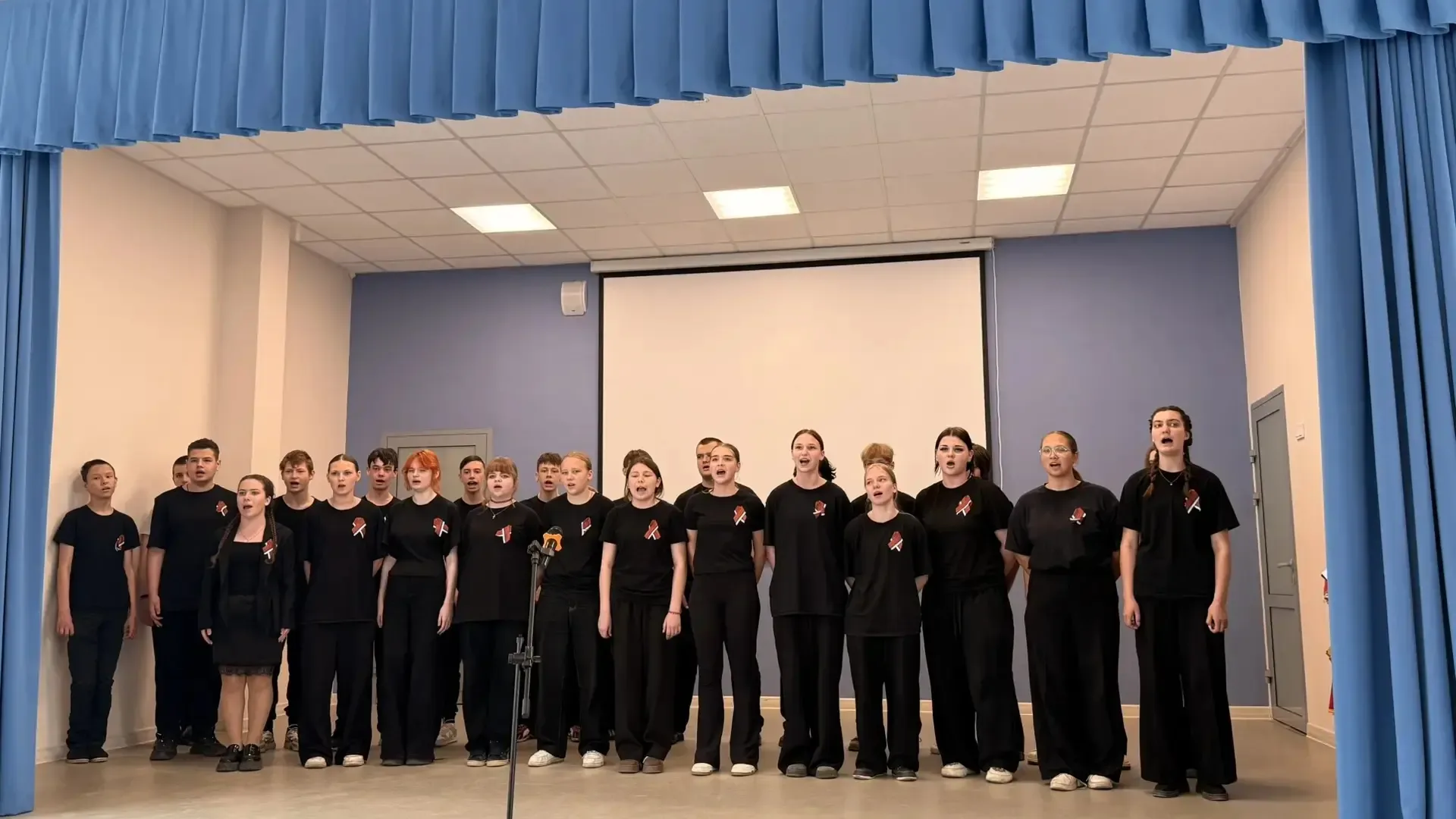 🏫 Финал «Битвы хоров» в МБОУ "Образовательный комплекс  имени Владимира Храброго" — в честь Дня Побе