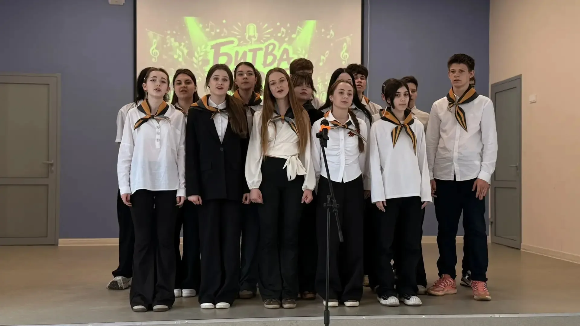 🏫 Финал «Битвы хоров» в МБОУ "Образовательный комплекс  имени Владимира Храброго" — в честь Дня Побе