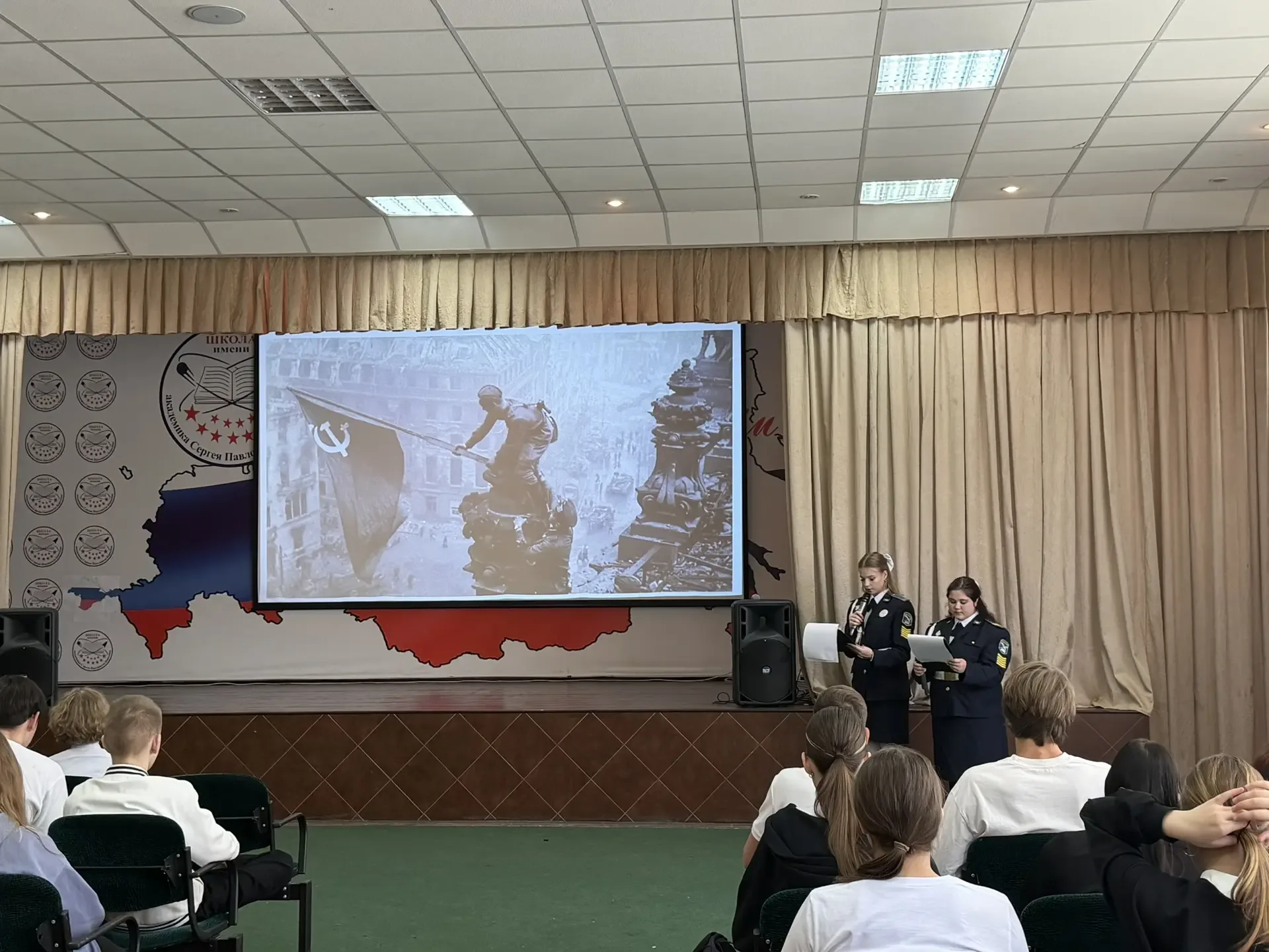 Учащиеся 7, 8 и 9 классов нашей школы приняли участие в акции «Бессмертный полк: герои рядом с нами»