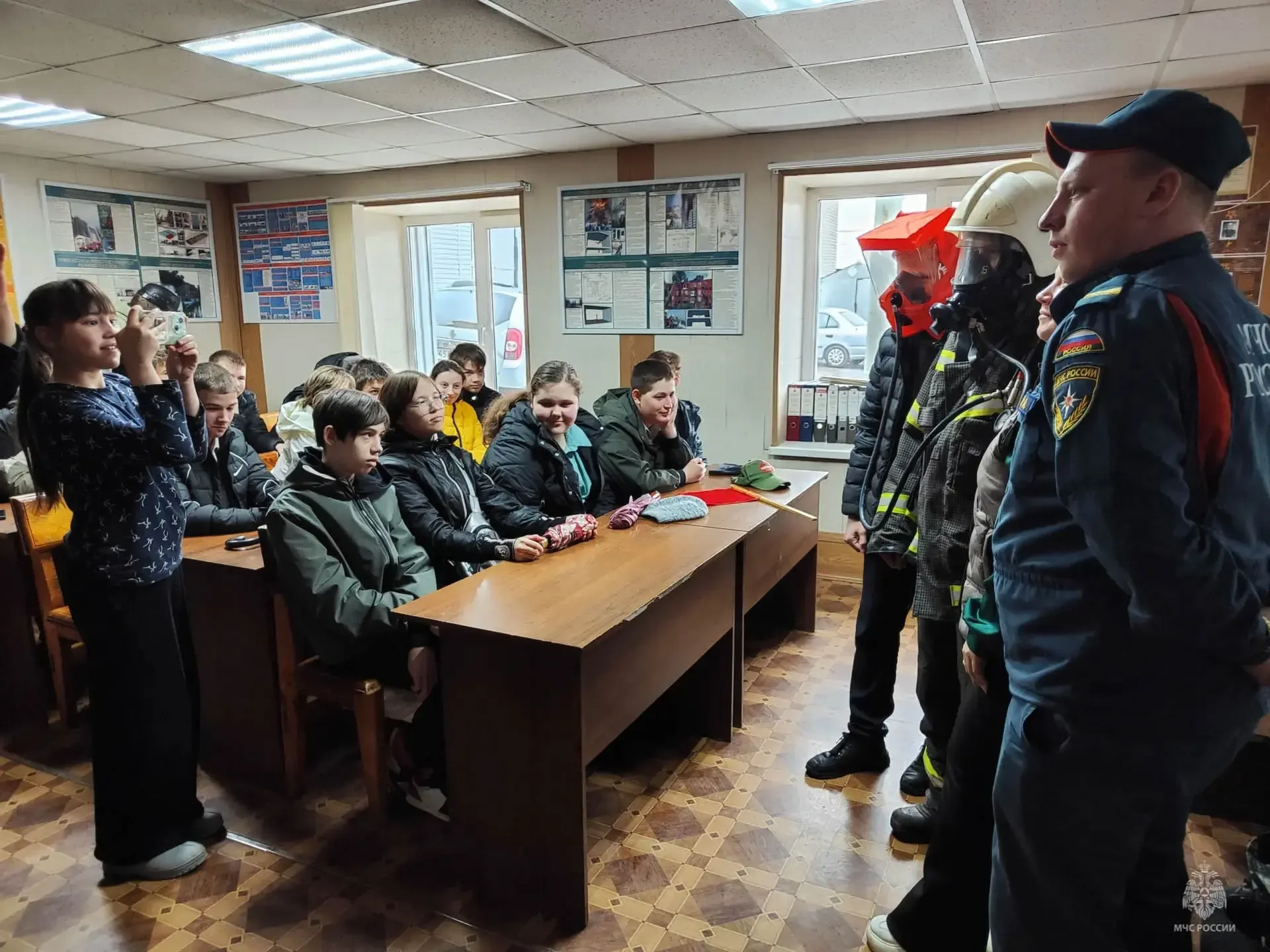 🚒 Экскурсия в пожарно-спасательную часть: день открытий для воспитанников Михайловской школы-интерна