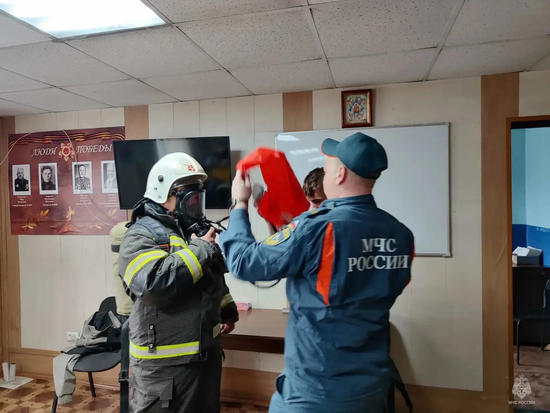 🚒 Экскурсия в пожарно-спасательную часть: день открытий для воспитанников Михайловской школы-интерна