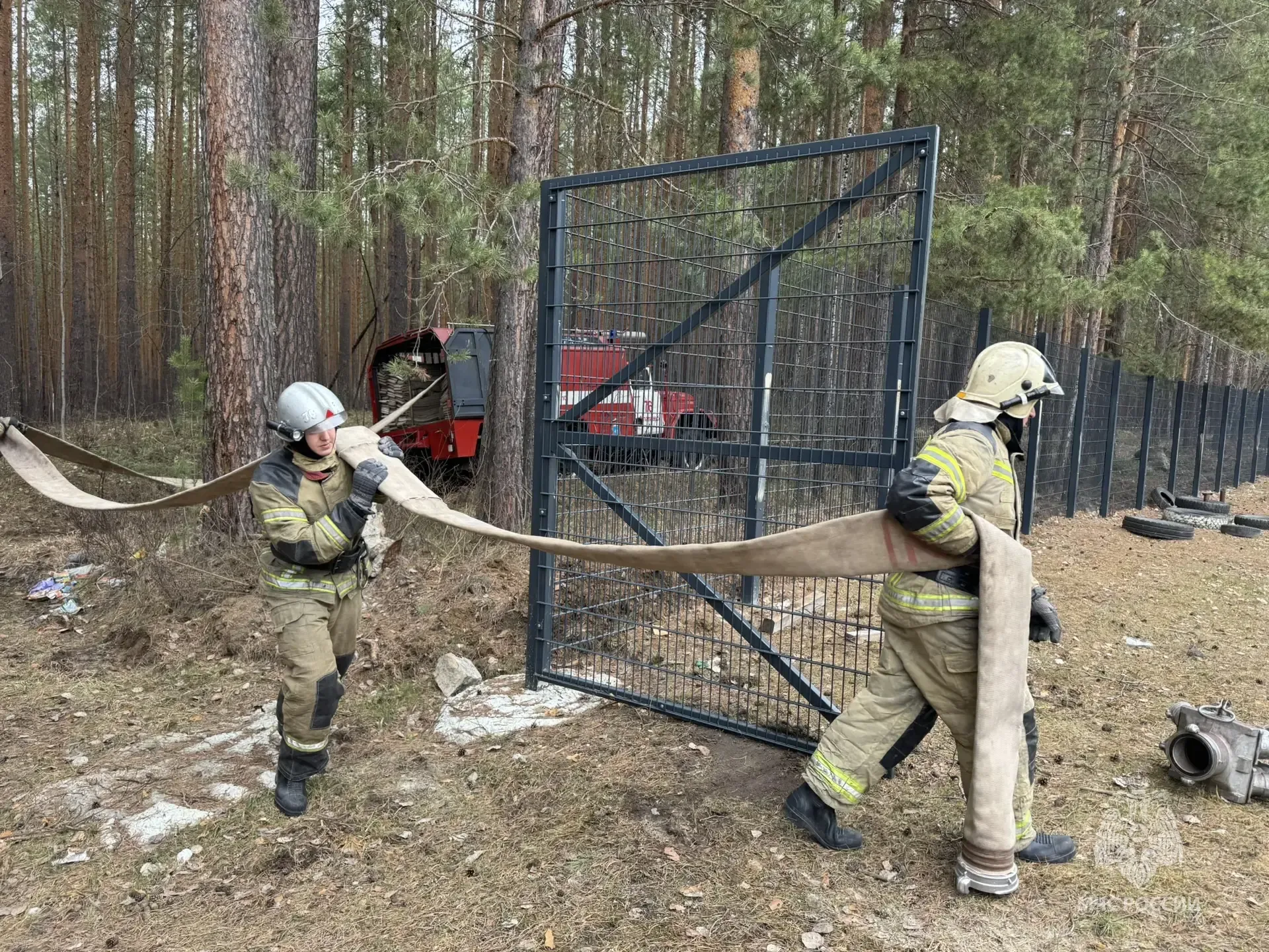 🔥В Алапаевске прошли пожарно-тактические учения по тушению ландшафтного пожара  По тактическому замы
