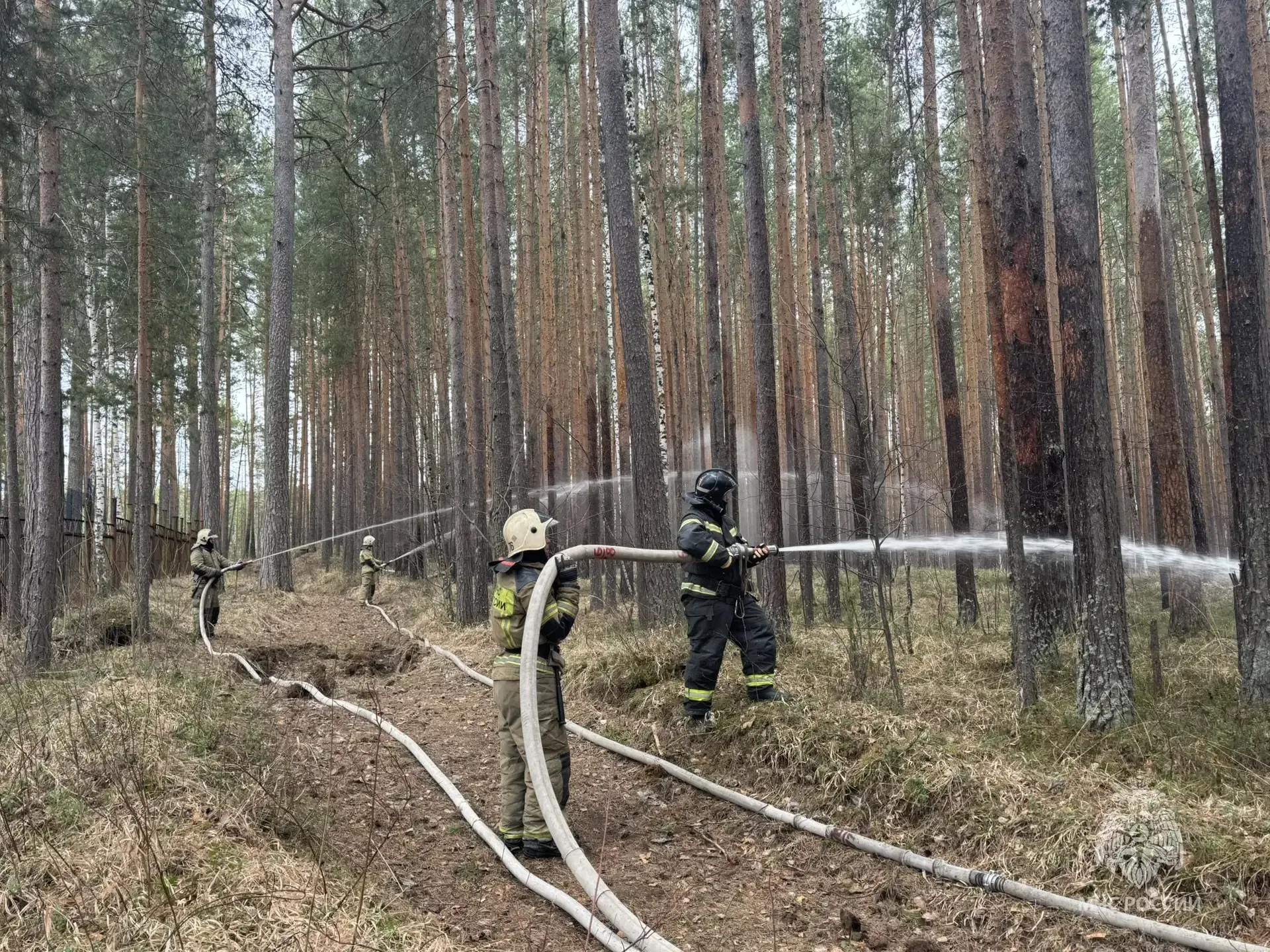 🔥В Алапаевске прошли пожарно-тактические учения по тушению ландшафтного пожара  По тактическому замы