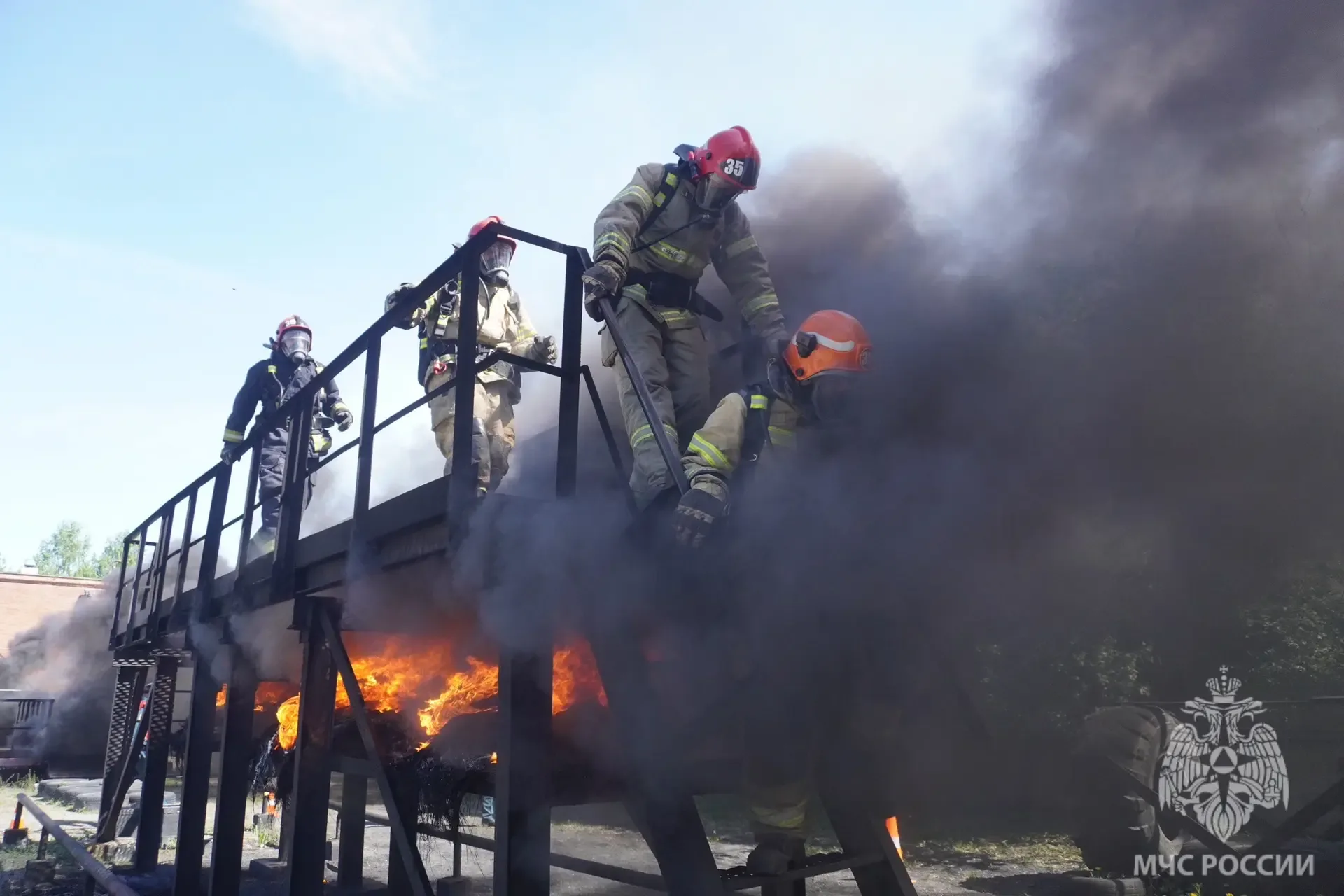 🔥 Дым, огонь и мастерство: в Заречном выбрали лучших газодымозащитников Свердловской области  На баз