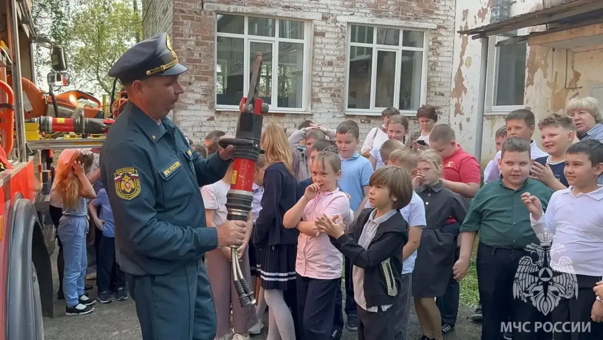 💥 День ярких впечатлений и новых знаний  👬 В преддверии летних каникул сотрудники 223 пожарно – спас