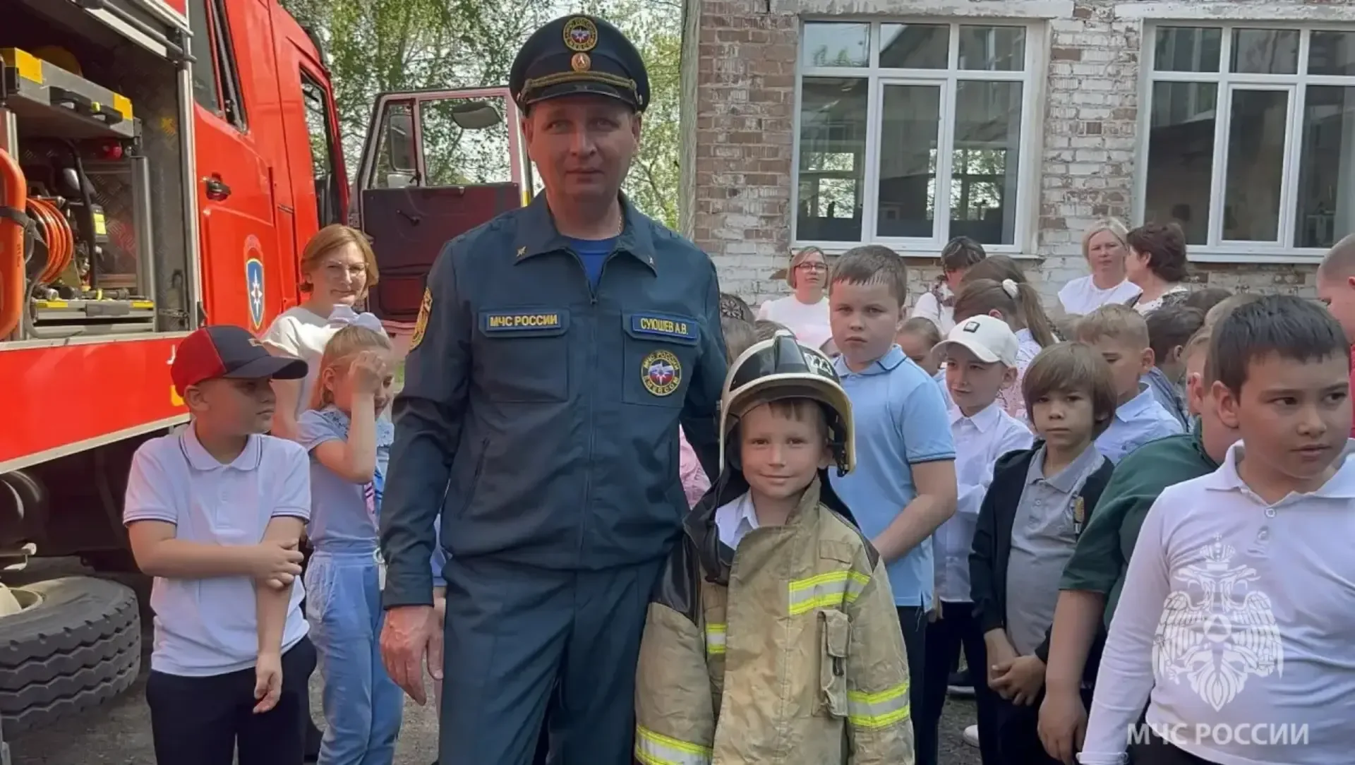 💥 День ярких впечатлений и новых знаний  👬 В преддверии летних каникул сотрудники 223 пожарно – спас