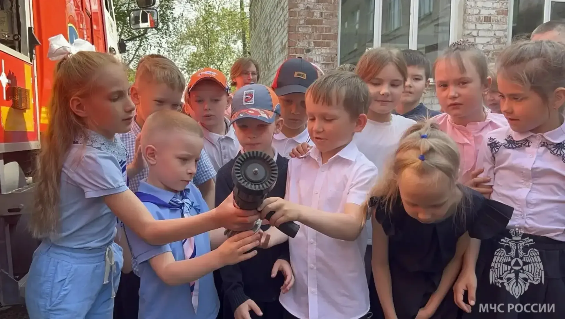 💥 День ярких впечатлений и новых знаний  👬 В преддверии летних каникул сотрудники 223 пожарно – спас