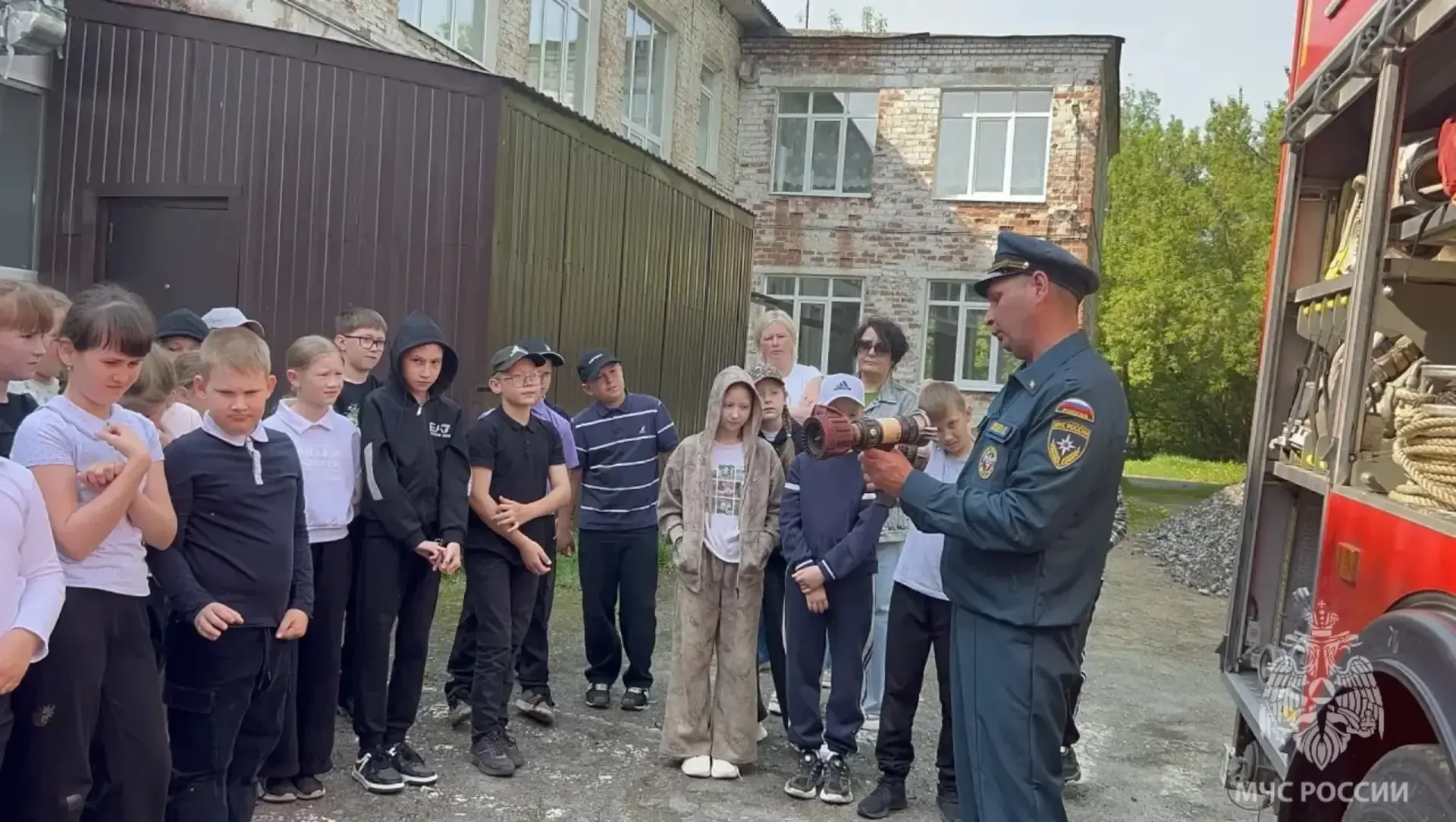 💥 День ярких впечатлений и новых знаний  👬 В преддверии летних каникул сотрудники 223 пожарно – спас