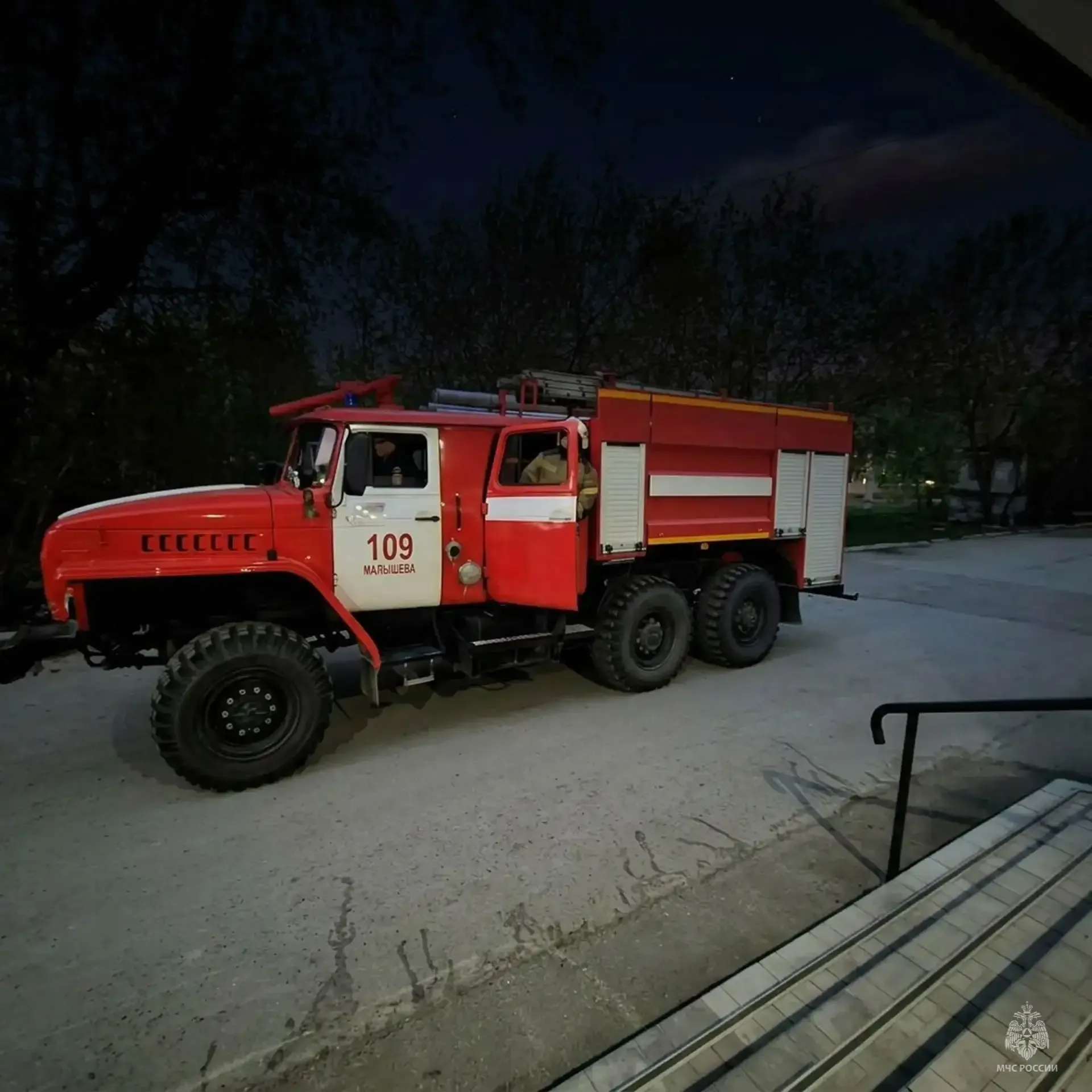 Учения в Малышевской городской Больнице 🚒🏥    Личный состав 109 ПСЧ провел плановое решение пожарно-