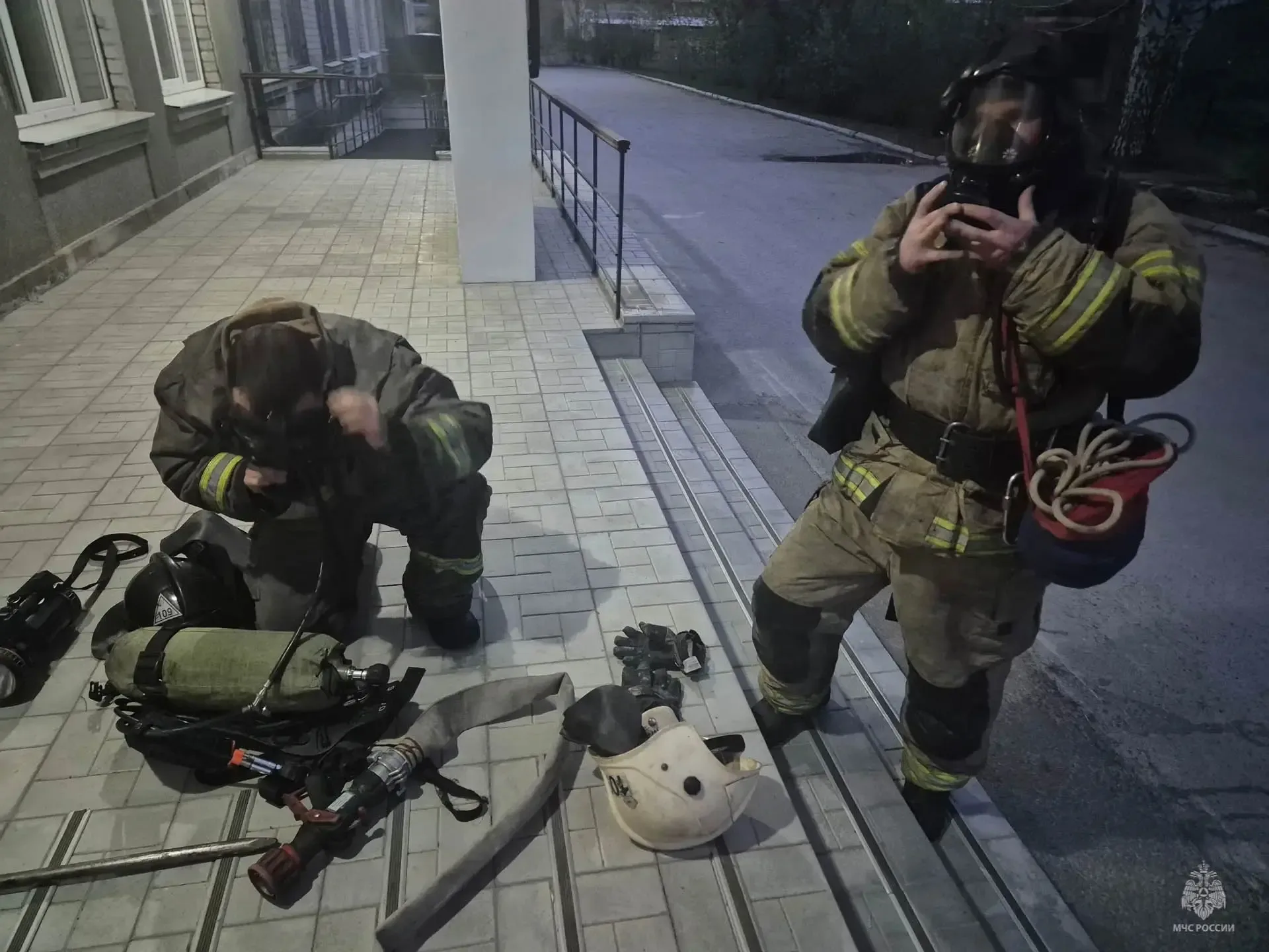 Учения в Малышевской городской Больнице 🚒🏥    Личный состав 109 ПСЧ провел плановое решение пожарно-
