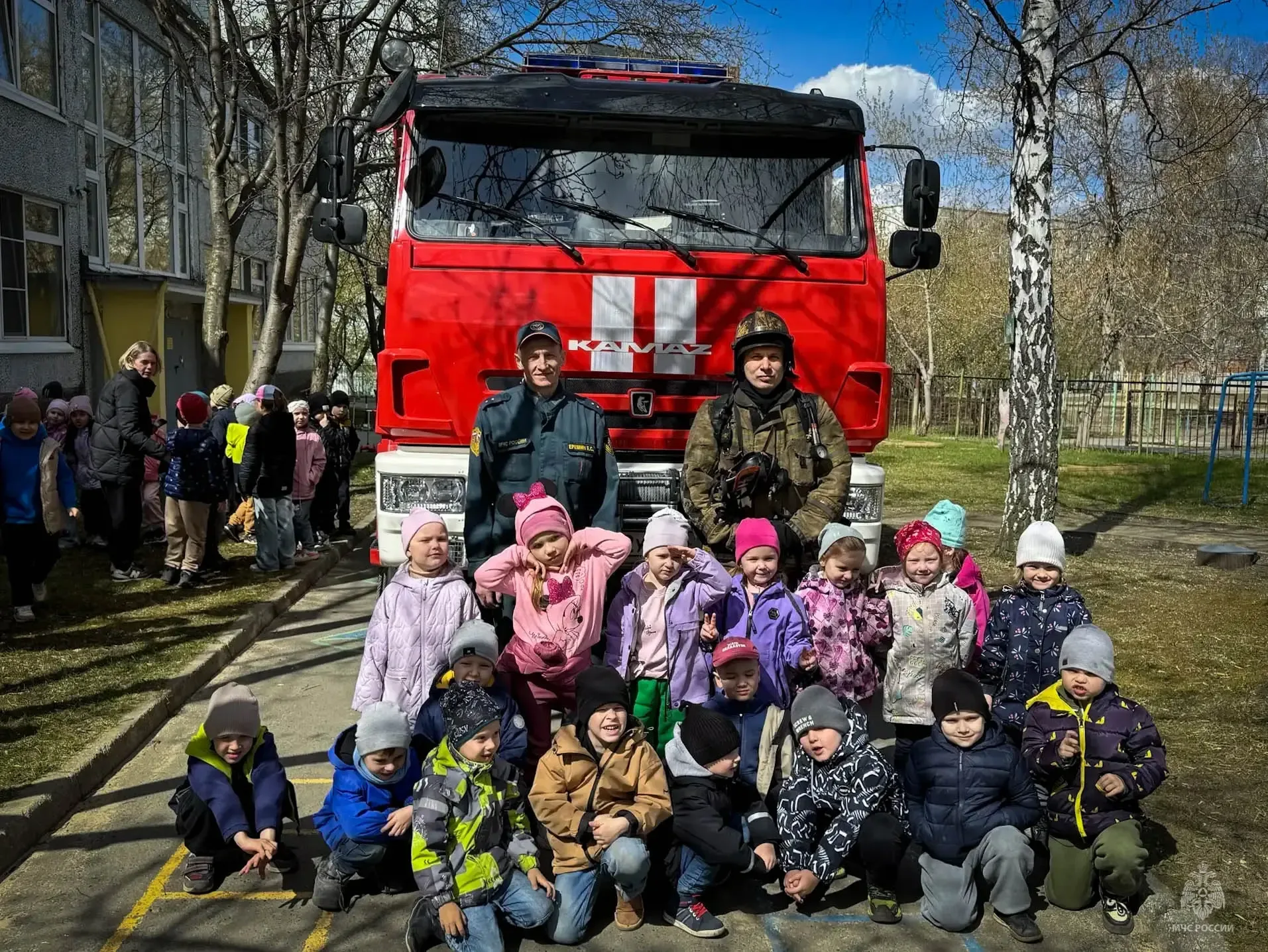 🔥Огнеборцы 2 ПСЧ провели выездную экскурсию в детском саду № 36  👩‍🚒Сотрудники 2-й пожарно-спасатель
