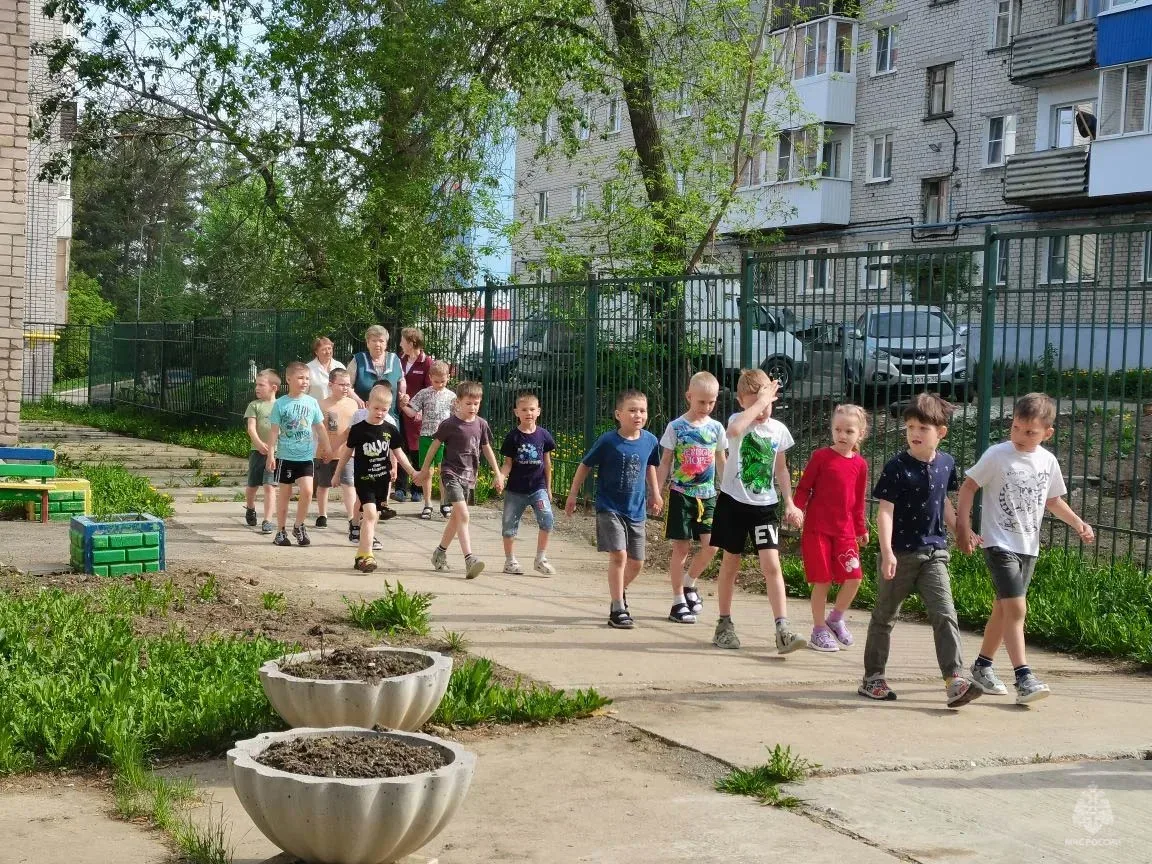 🧑‍🤝‍🧑 Детская безопасность превыше всего  Учебные тренировки по эвакуации прошли в детском саду "Гне