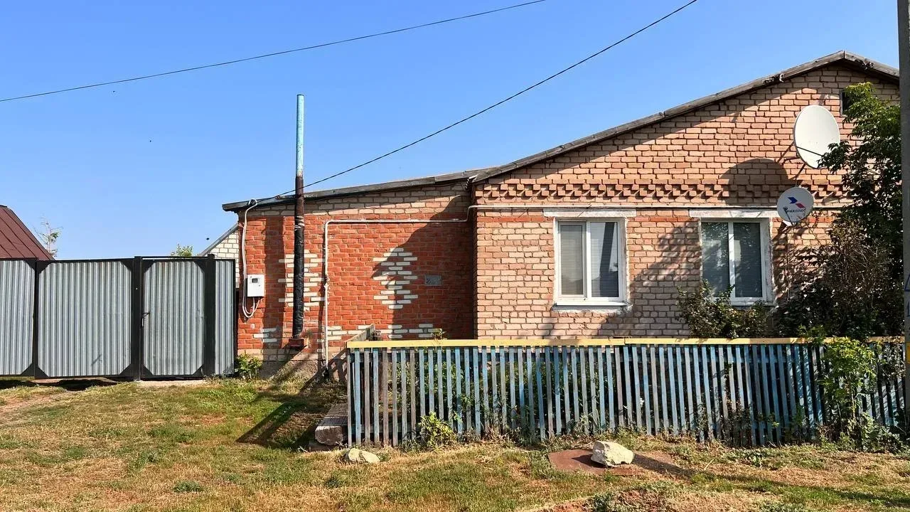 Продам 3-х комнатную квартиру в двухквартирном доме 80,7кв.м. В Октябрьском районе, Оренбургской обл