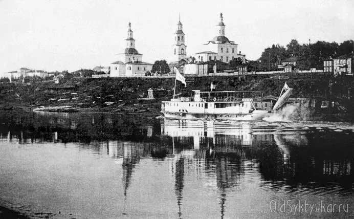 📸 На фото - Усть-Сысольск (Сыктывкар), 1896 год  На переднем плане - Троицкий собор. Фото сделано с 