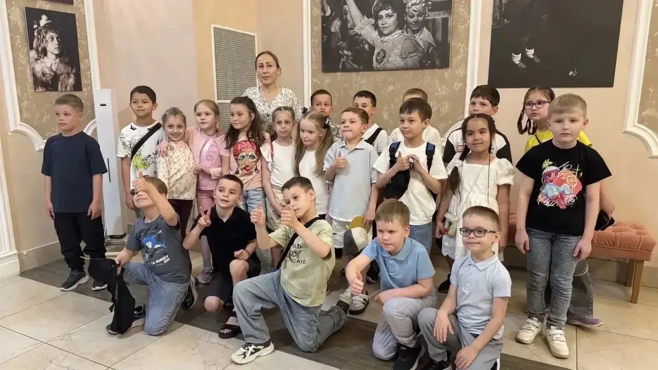 🔔КЛАССНАЯ ЖИЗНЬ🔔 ‼️Всем классом - в театр‼️  🗓️ 16 мая ученики 1-11 класса окунулись в мир волшебств