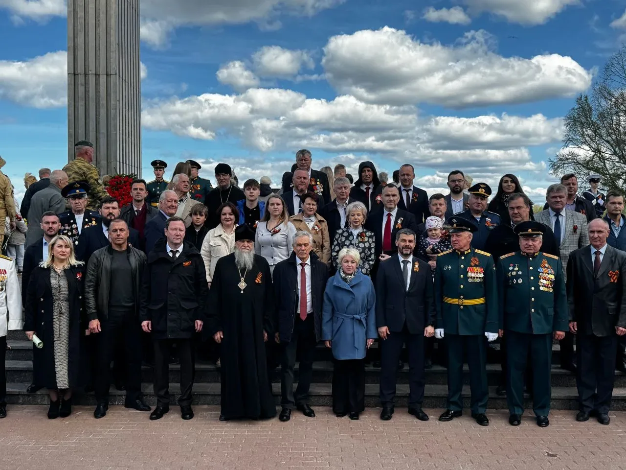🎖️ Часовые памяти: курсанты Рыбинского речного училища имени В.И. Калашникова у Вечного огня      9 
