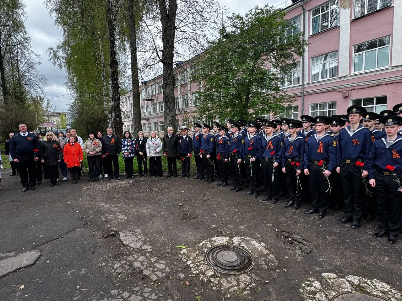 8 мая 2026 года курсанты, преподаватели, ветераны и сотрудники Рыбинского ордена «Знак Почёта» учили