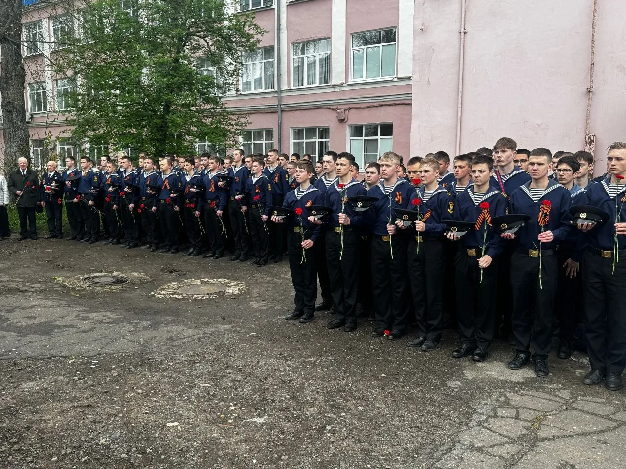 8 мая 2026 года курсанты, преподаватели, ветераны и сотрудники Рыбинского ордена «Знак Почёта» учили