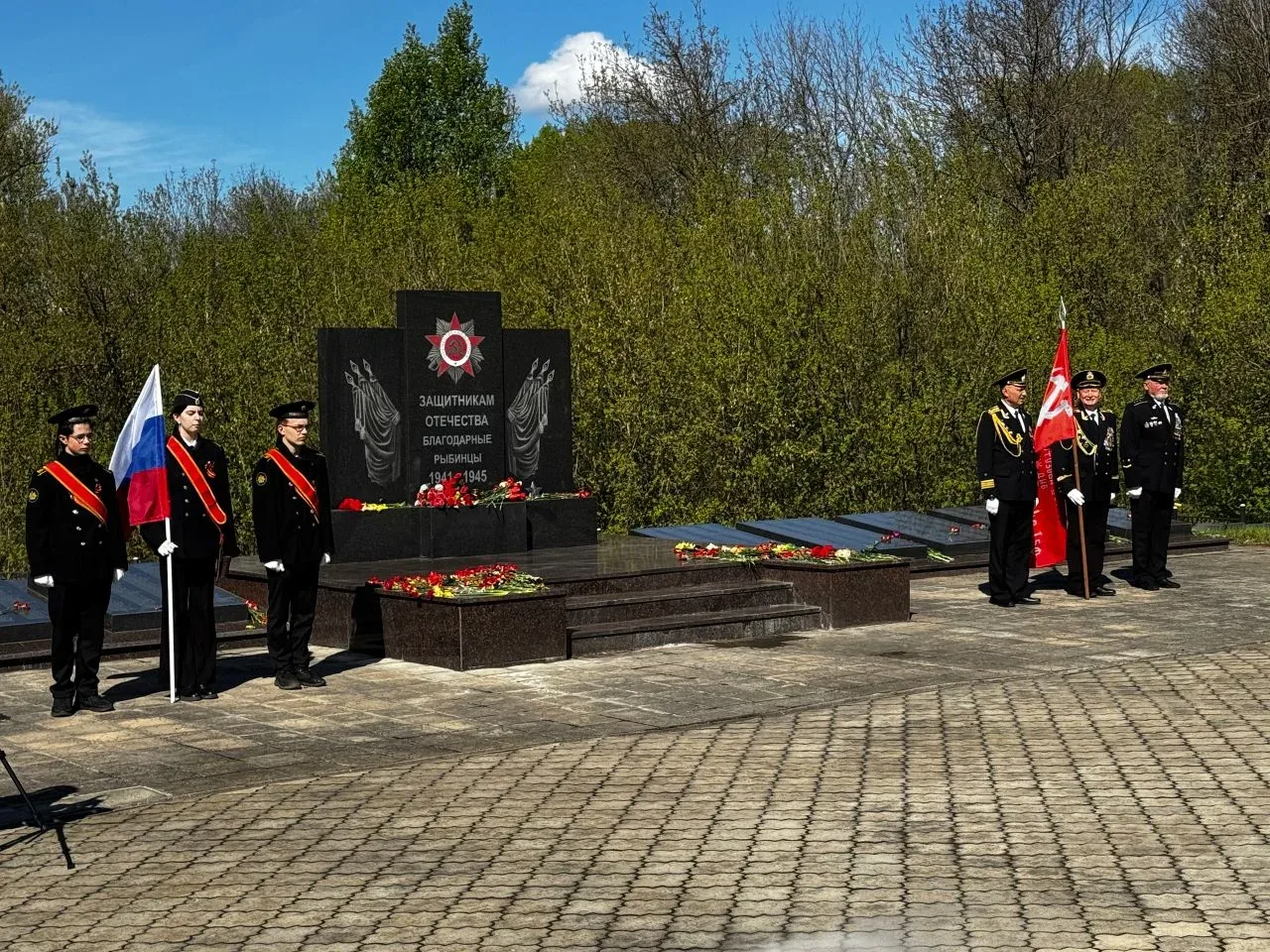 🎖️ Память поколений: курсанты Рыбинского речного училища имени В.И. Калашникова почтили героев      