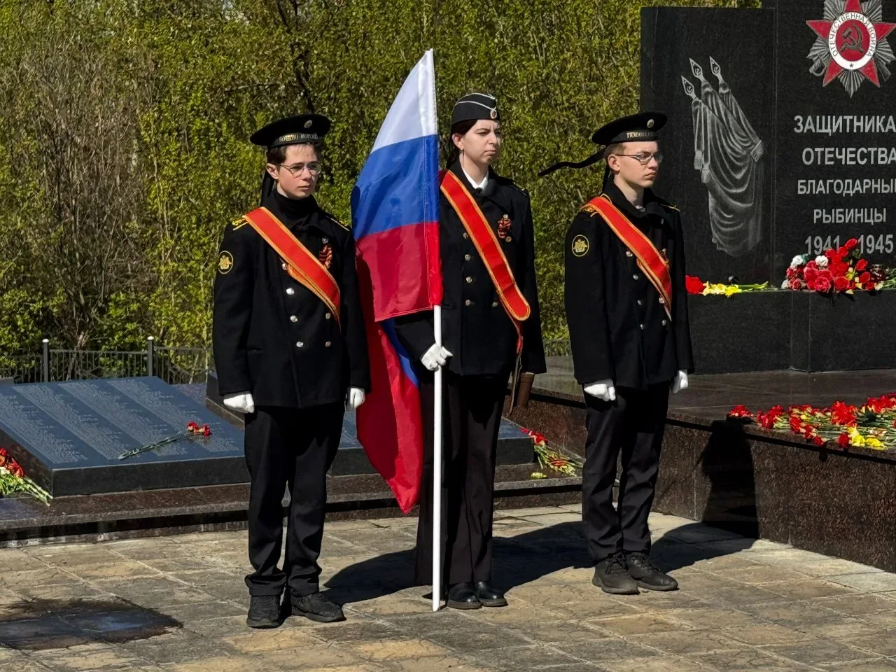 🎖️ Память поколений: курсанты Рыбинского речного училища имени В.И. Калашникова почтили героев      