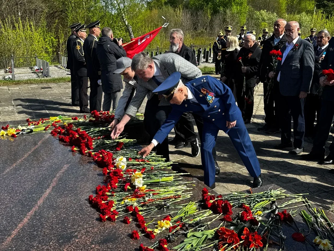 🎖️ Память поколений: курсанты Рыбинского речного училища имени В.И. Калашникова почтили героев      