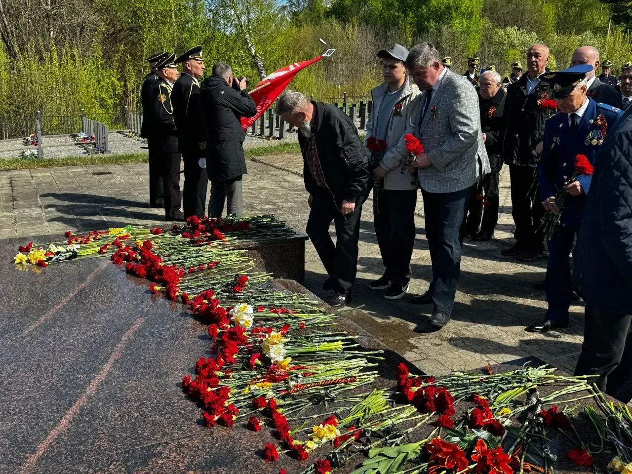 🎖️ Память поколений: курсанты Рыбинского речного училища имени В.И. Калашникова почтили героев      