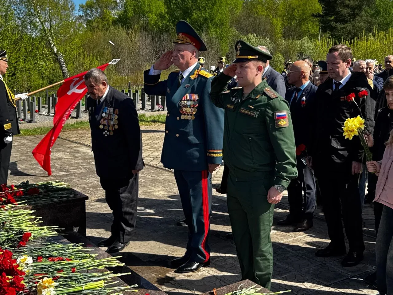 🎖️ Память поколений: курсанты Рыбинского речного училища имени В.И. Калашникова почтили героев      