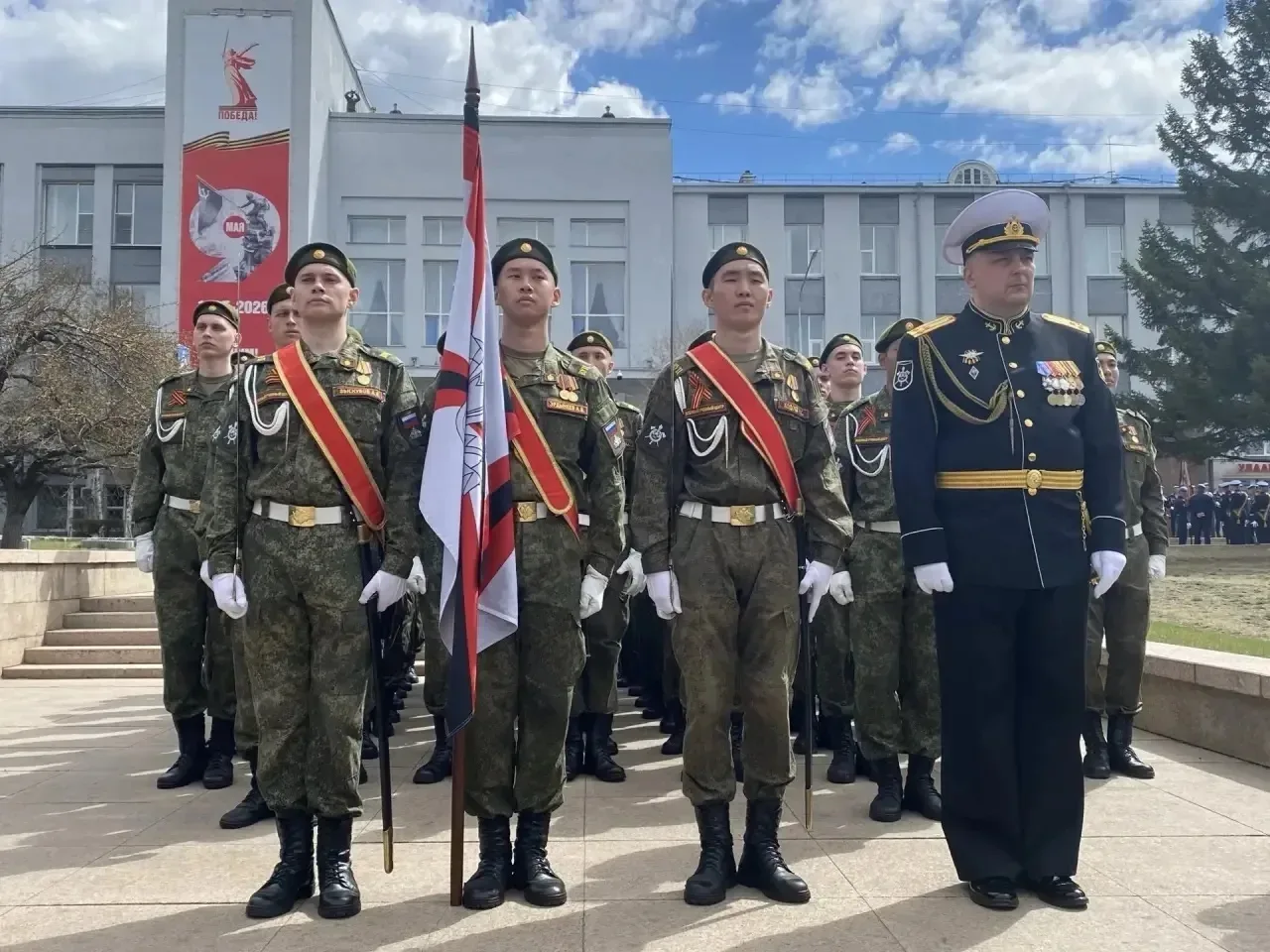 Курсанты Военного учебного центра – студенты БГУ: достойный шаг в строю Победы 🎖️  9 мая, в честь 81