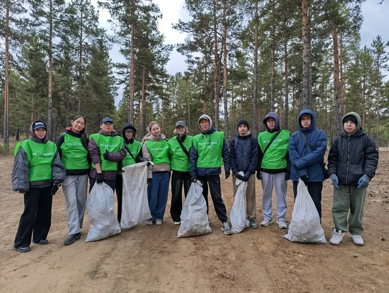 ✊ Трудом встречаем май: субботник на экотропе  В День Первомая особенно хочется поблагодарить наших 