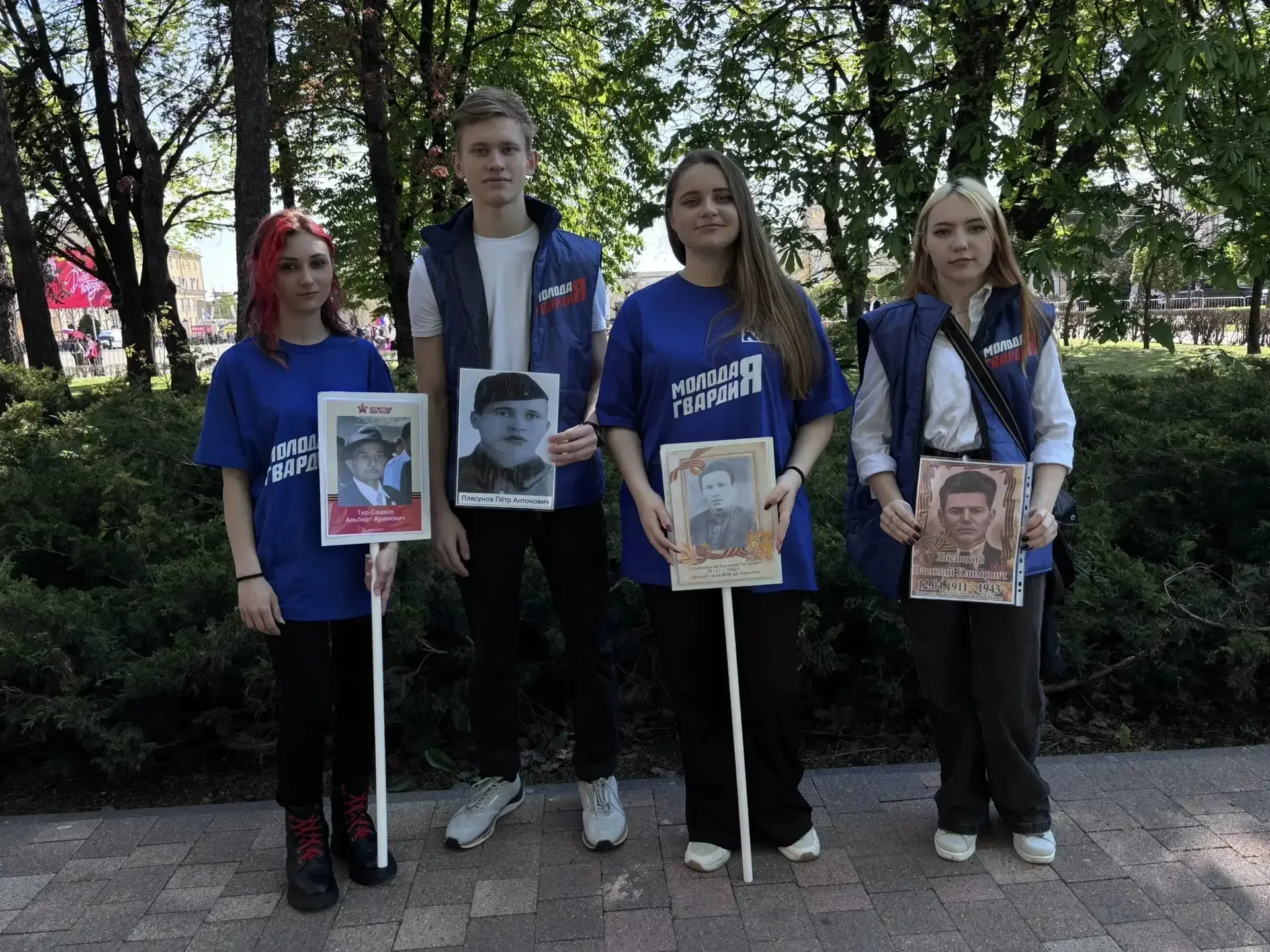🇷🇺9 мая 2026 года в Ставрополе, как и по всей стране, тысячи людей вышли на улицы города, чтобы прин