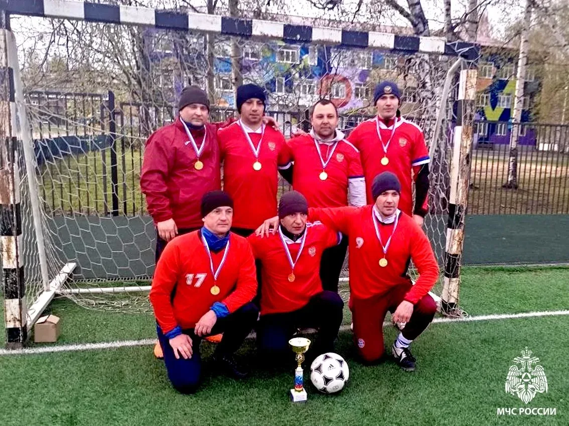 Золото у спасателей: команда МЧС России — победитель турнира «Подснежник»!   ⚽В Колпашево завершился