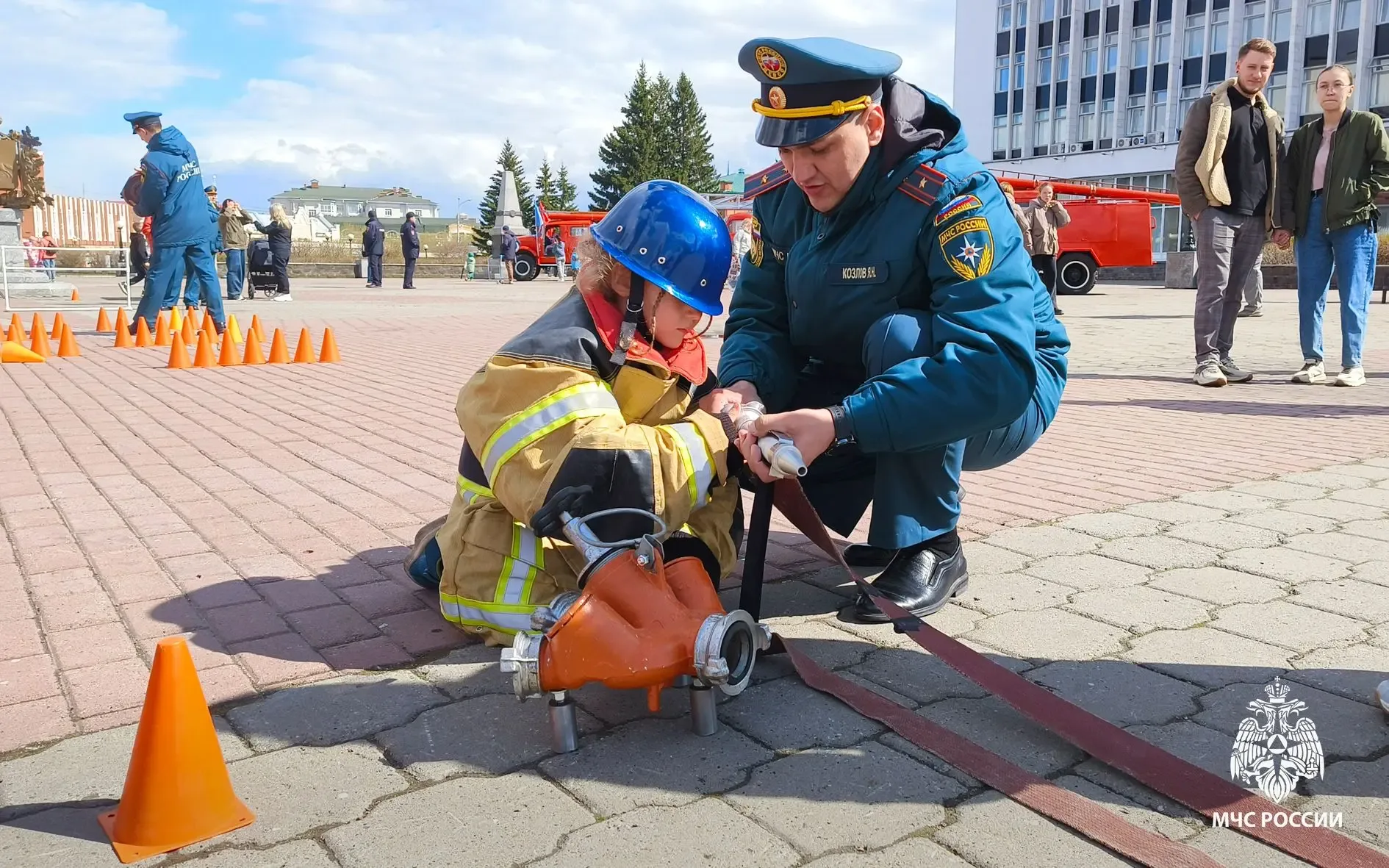🔥Томск отпраздновал 377-летие пожарной охраны России   Сегодня главная площадь Томска стала центром 
