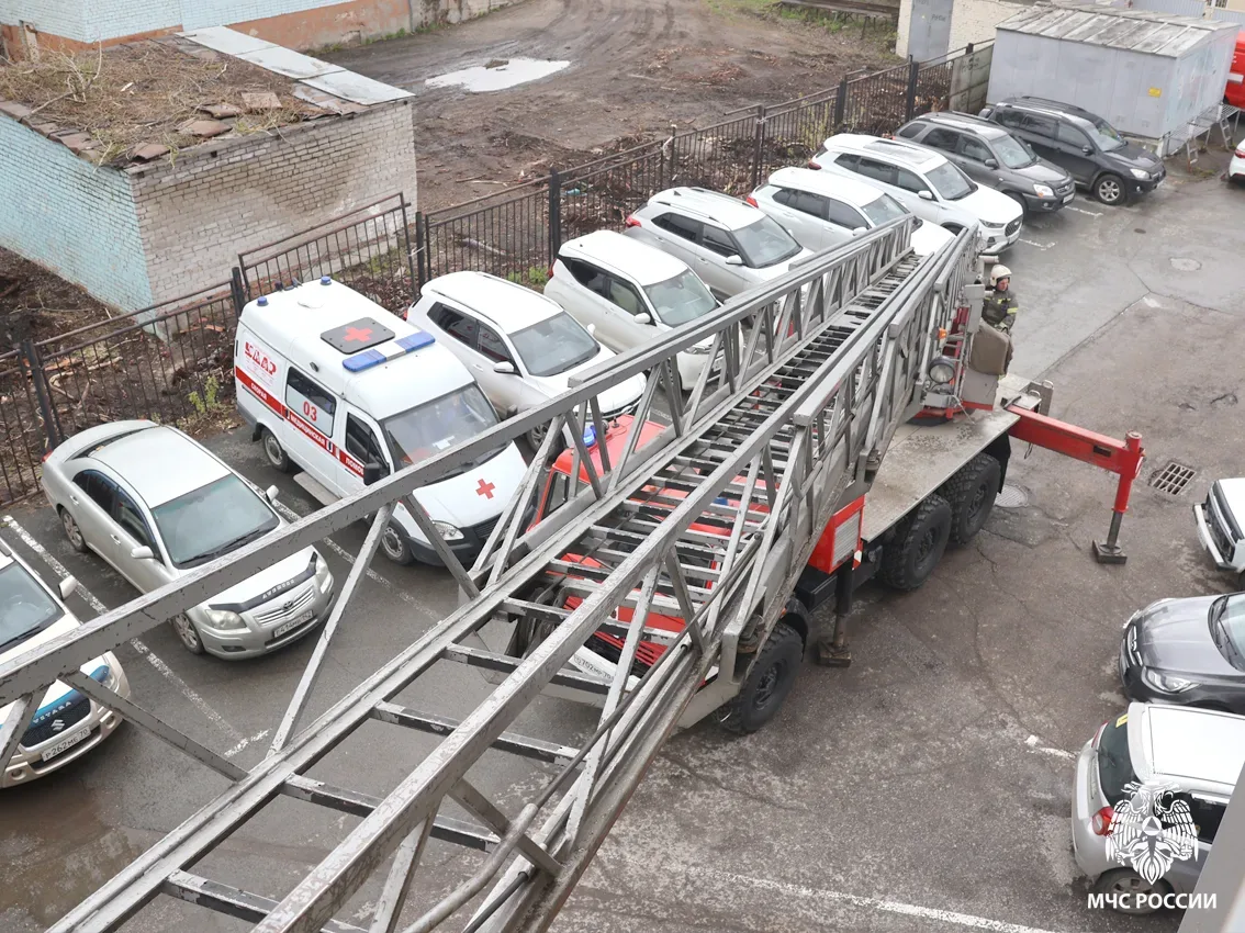 👨‍🚒Спасатели МЧС России и студенты Томского колледжа отработали действия на пожаре   🏢В Томском госу