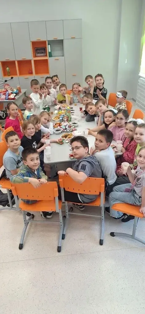 🎉 ПРОЩАЙ, ПЕРВЫЙ КЛАСС!🎉  🫶Совсем недавно ребята из 1 "Е" класса переступили порог школы как новички