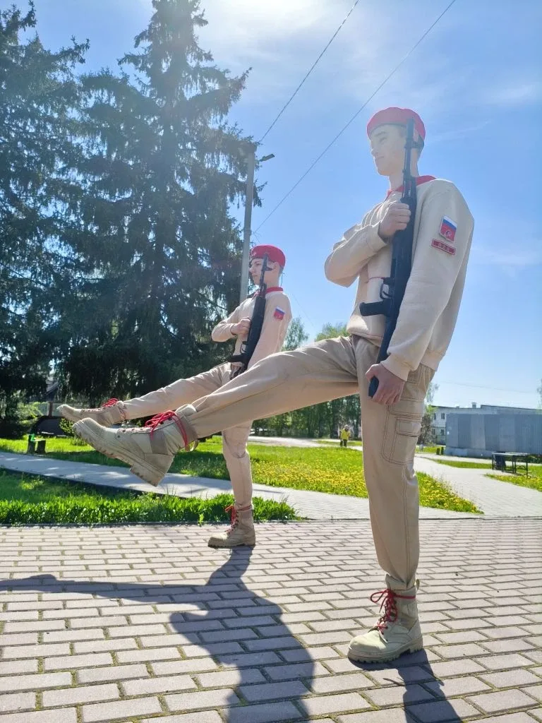 🔔 Пост №1: Вахта Почётного караула отряда Юнармия у мемориала Детям войны 🔔  Сегодня — особенный ден